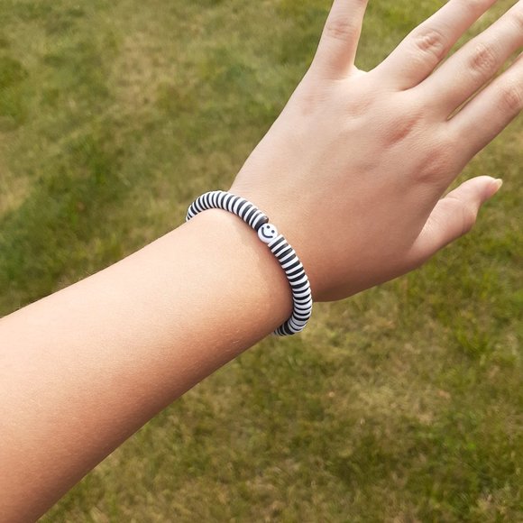 Clay beads stretchy string bracelet when you buy 2 you get 1 free bracelet! - Picture 2 of 2